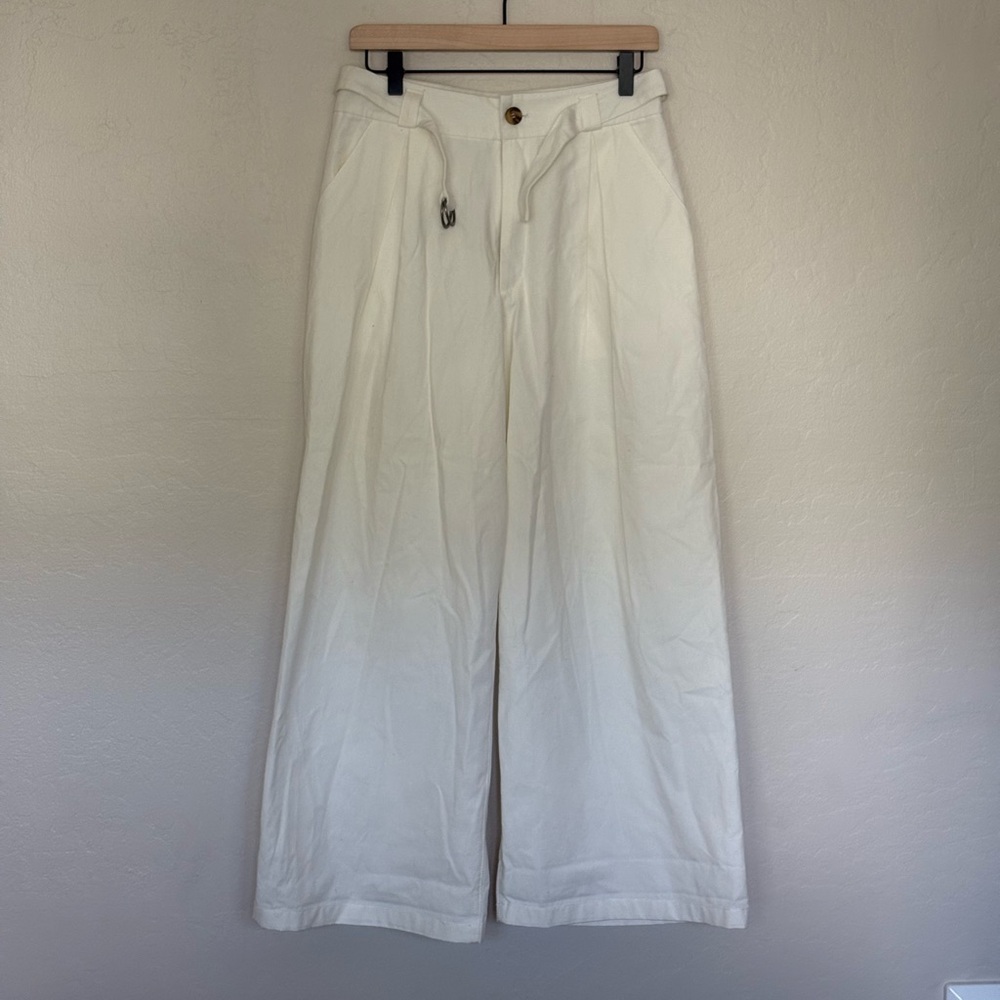 Wide leg pleated trousers